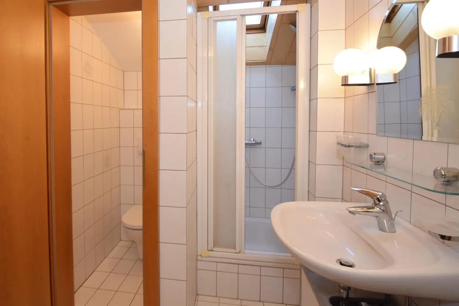 Duschbad mit separatem WC