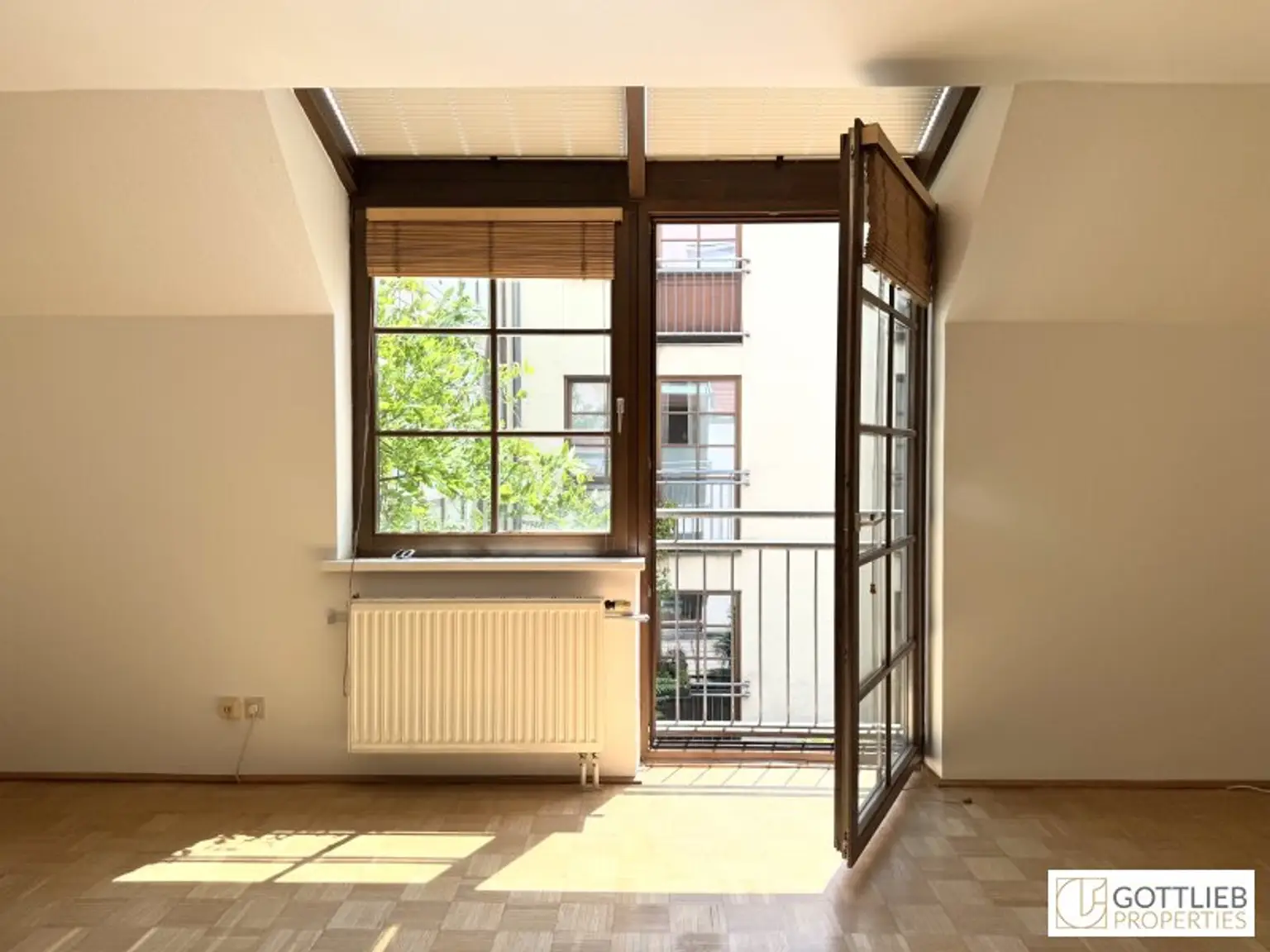 Bestlage beim Hamerlingplatz! Lichtdurchflutete 3-Zimmer-Altbau-Wohnung in saniertem Vorstadthaus inklusive zwei Garagenplätze