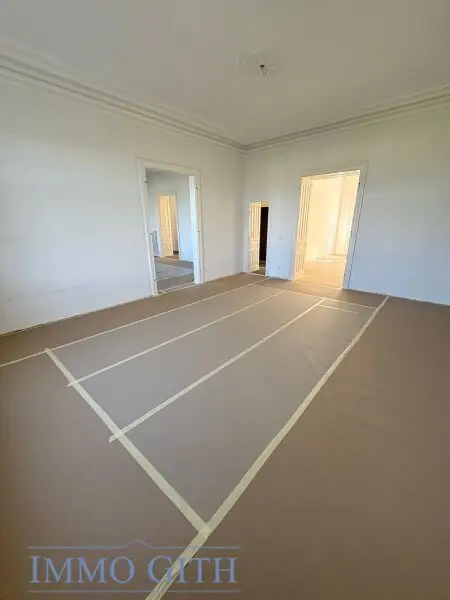 EXKLUSIVE ALTBAUWOHNUNG MIT 2 BALKONEN UND TRAUMBLICK ÜBER WIEN – 258 m² IN BESTLAGE DES 4. BEZIRKS UNBEFRISTET ZU MIETEN!