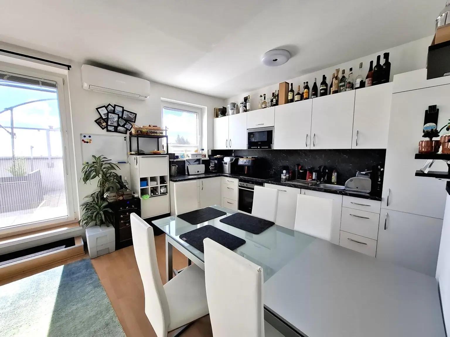 Moderne Eigentumswohnung mit 28 m² Dachterrasse in bester Lage