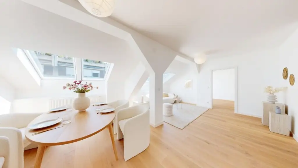 PROVISIONSFREI--Bezaubernde Dachgeschosswohnung | Erstbezug nach Sanierung | Klimaanlage | Terrasse | Lift