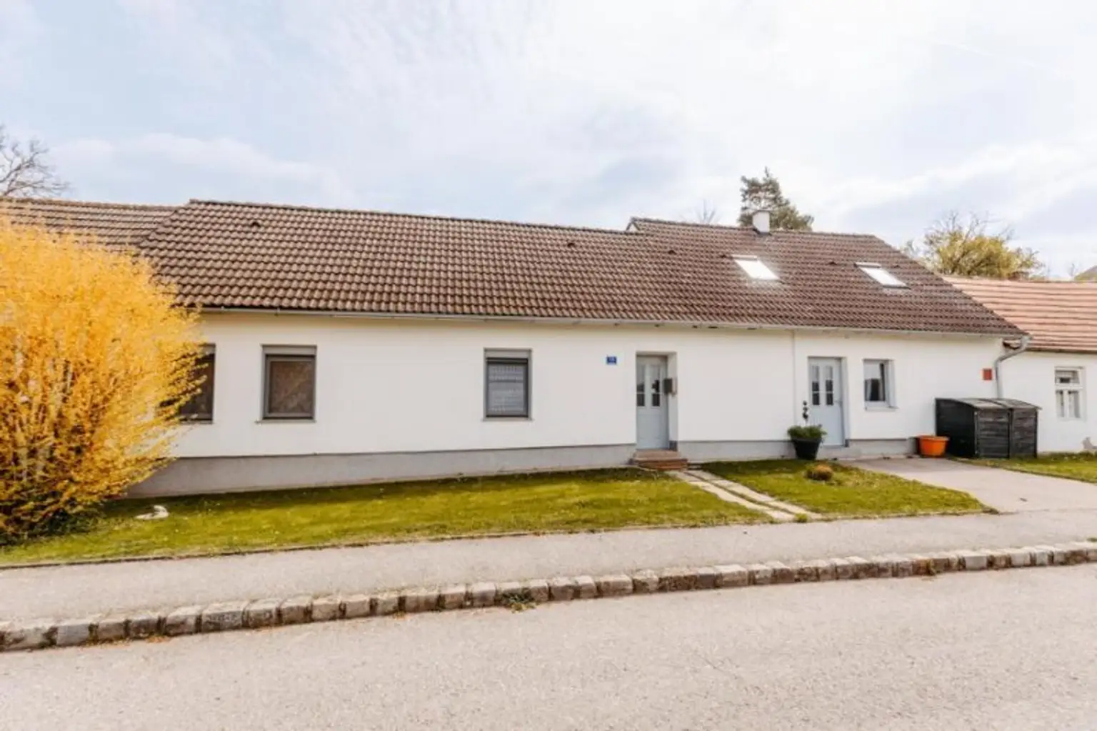 Gepflegtes, neu revitalisiertes  und liebevoll erhaltenes Landhaus. Natur, Sonne, Ruhe,  Seelenheil.