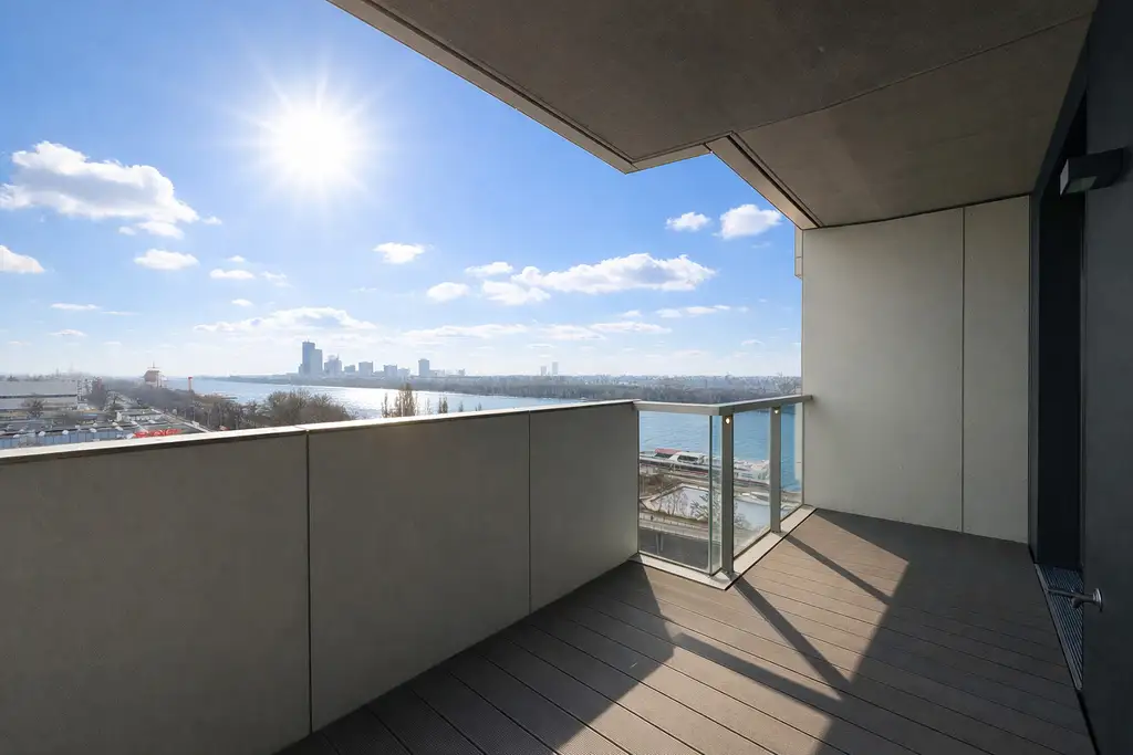 Marina Tower - Helle 2-Zimmer Wohnung mit Loggia