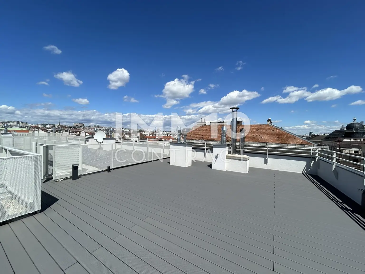LUXURIÖSE 4-ZIMMER-WOHNUNG MIT
DACHTERRASSE - beim Naschmarkt