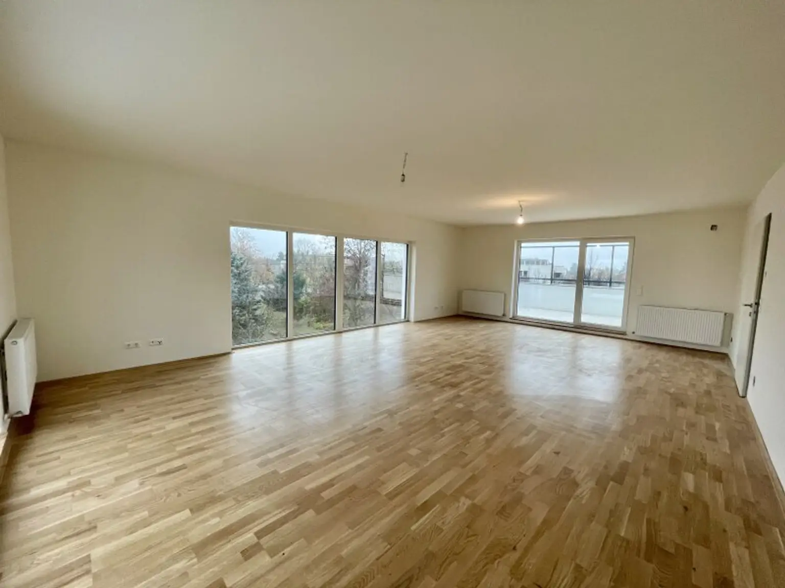 Großzügige Wohnung mit 60 m² Freifläche!