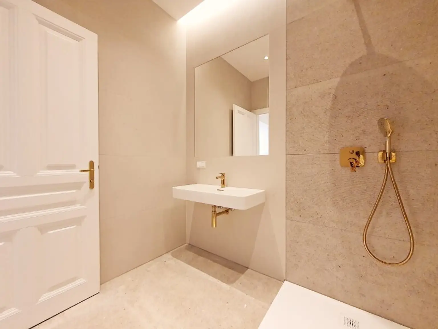++NEU++ Premium-Erstbezug 4-Zimmer-Stilaltbau mit luxuriösem Finish in Top Location NÄHE Urania!  U-Bahn & CAT