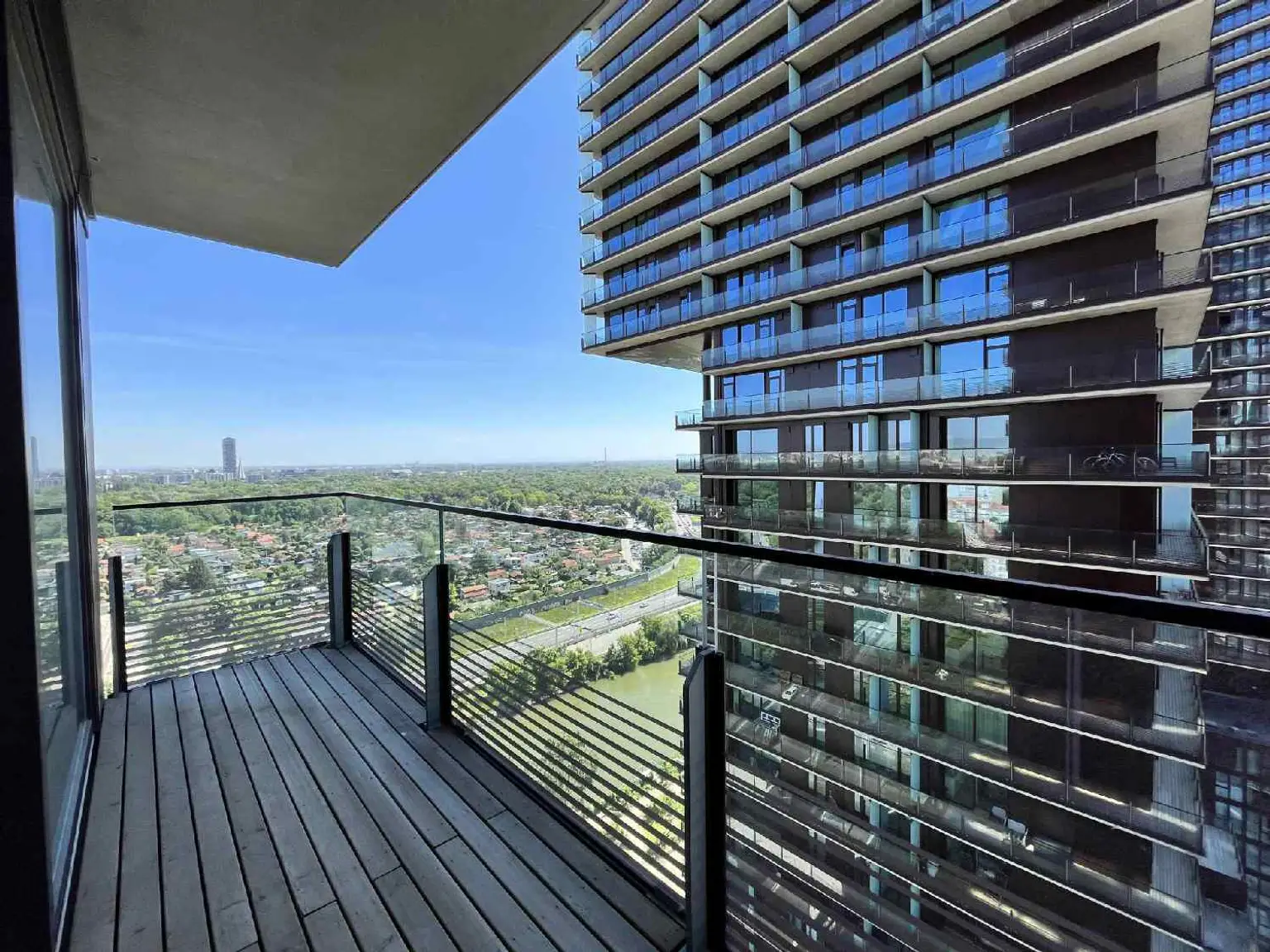 Blick auf die Vienna Skyline - Wohnen im Triiiple Tower