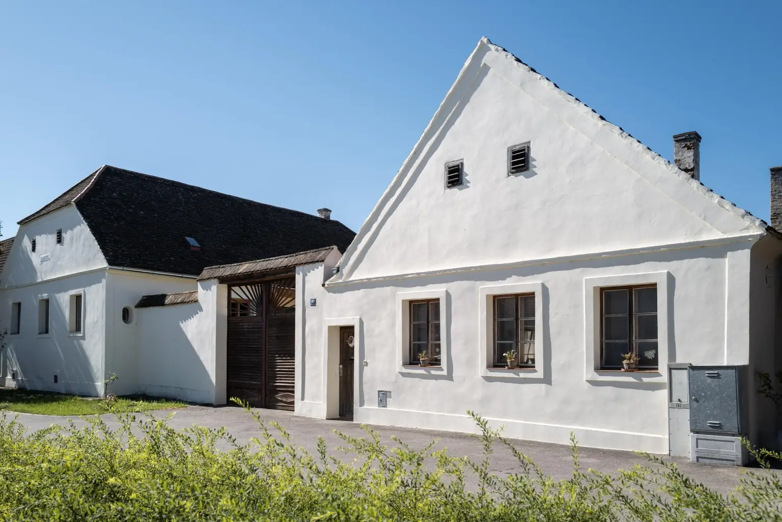 “Zauberhafter Dreikanthof mit großem Gartenparadies bei Tulln“