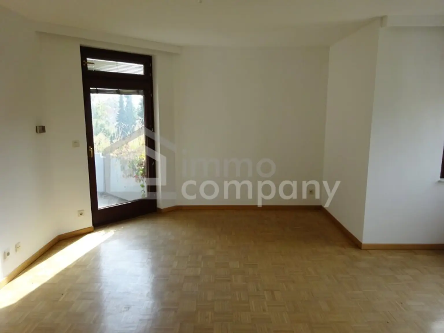 Gepflegte 4 Zimmer ETW mit südseitigen Balkon!