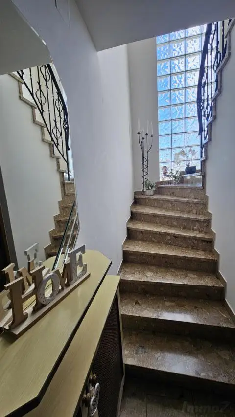 ** Geschmackvolles Zweifamilienwohnhaus - ca. 19ha LW-Fläche mit Wald ** unvergleichbarer Panoramablick auf Schloss Kapfenstein und das steirische Hügelland **