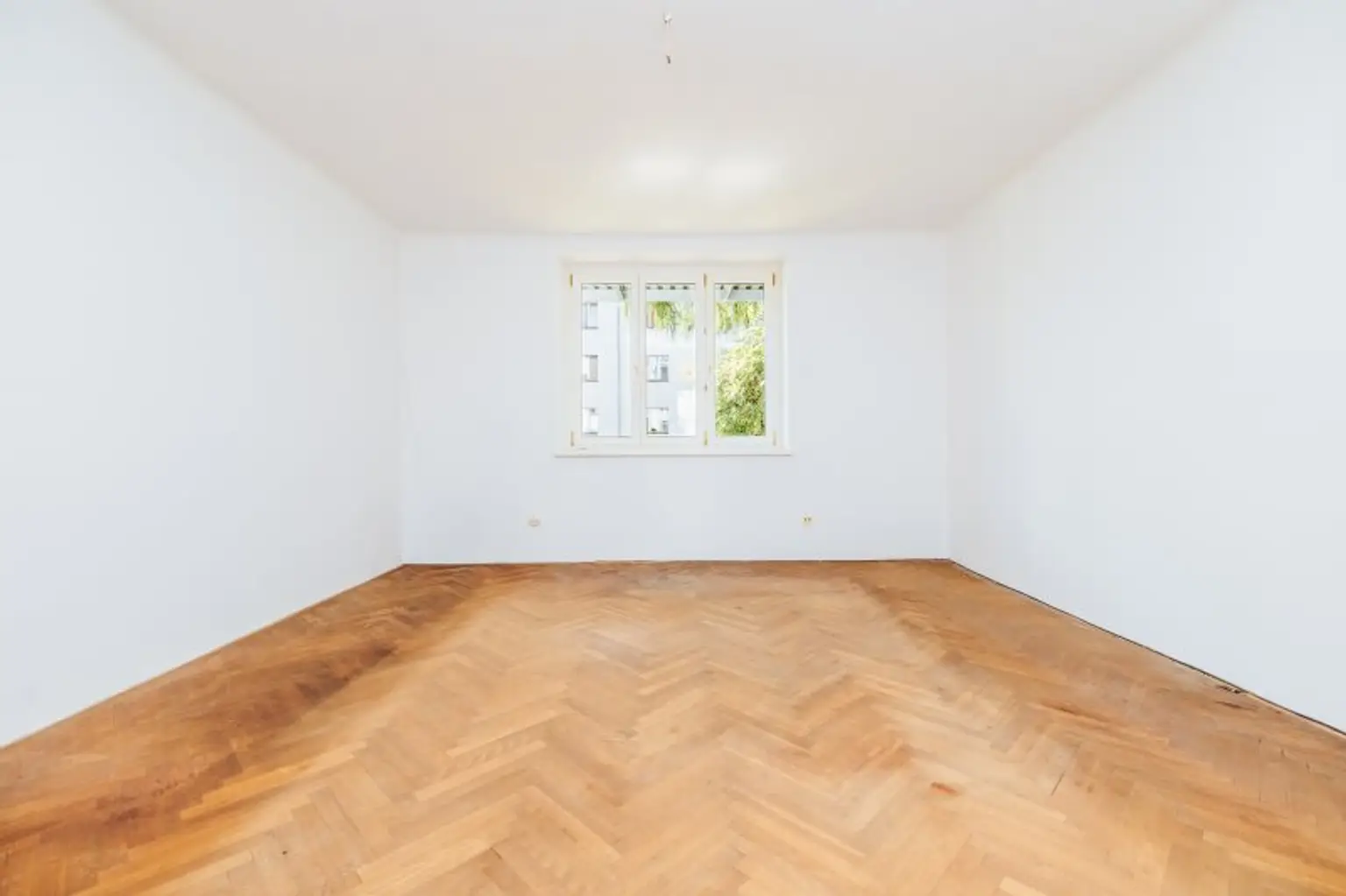 GEIDORF I ZENTRALE STADTLAGE I GRÜNBLICK I RUHIGES WOHNUMFELD I BADEZIMMER MIT DUSCHE UND FENSTER I PROJEKT WOHNEN I