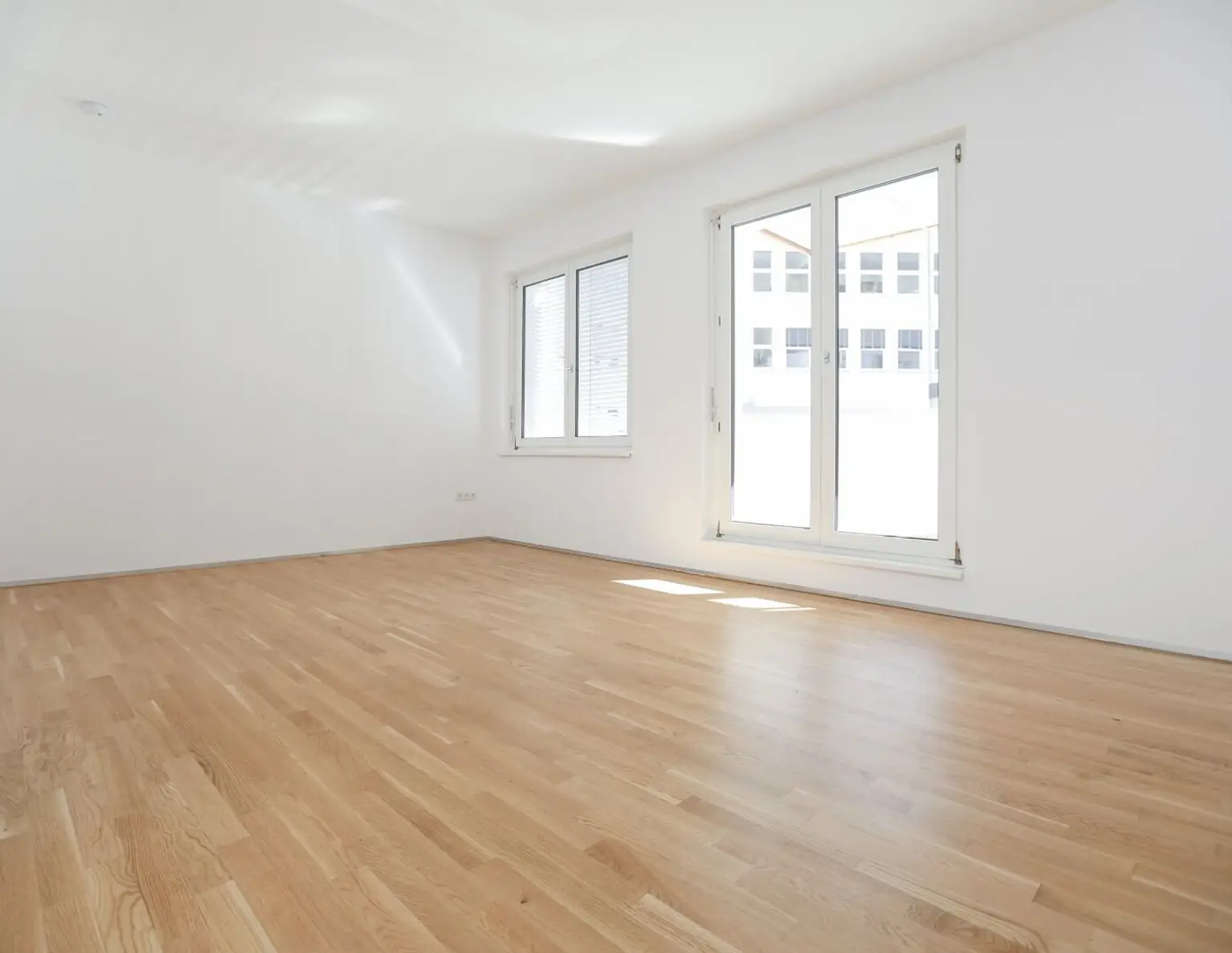 Wunderschön: 2 Zimmer, Terrasse, Paketanlage und Service-App