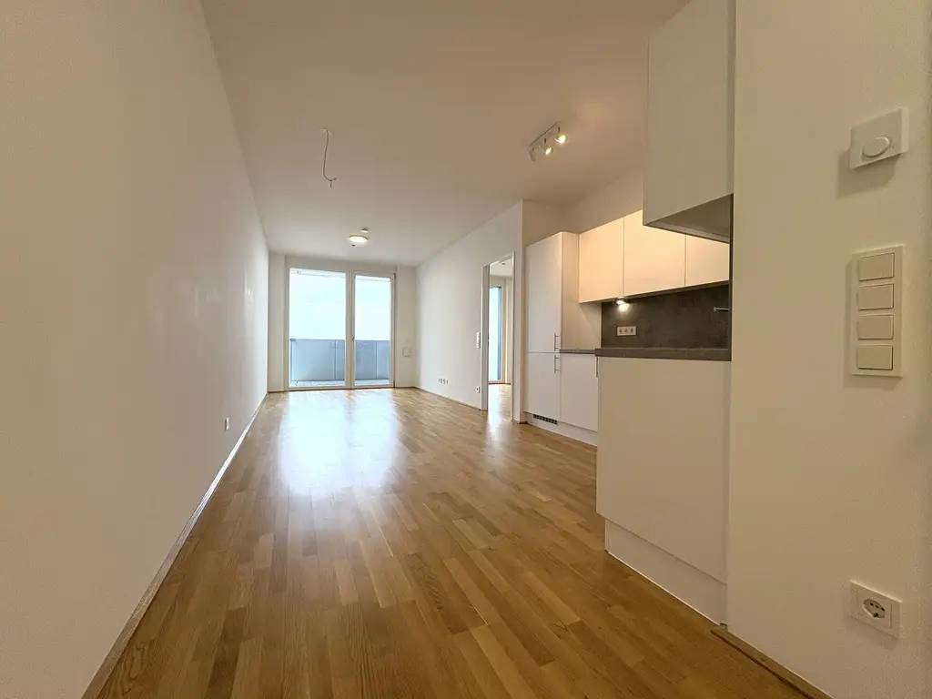 Moderne 2-Zimmer-Wohnung im Marina Tower mit Einbauküche und Freifläche - Top Lage