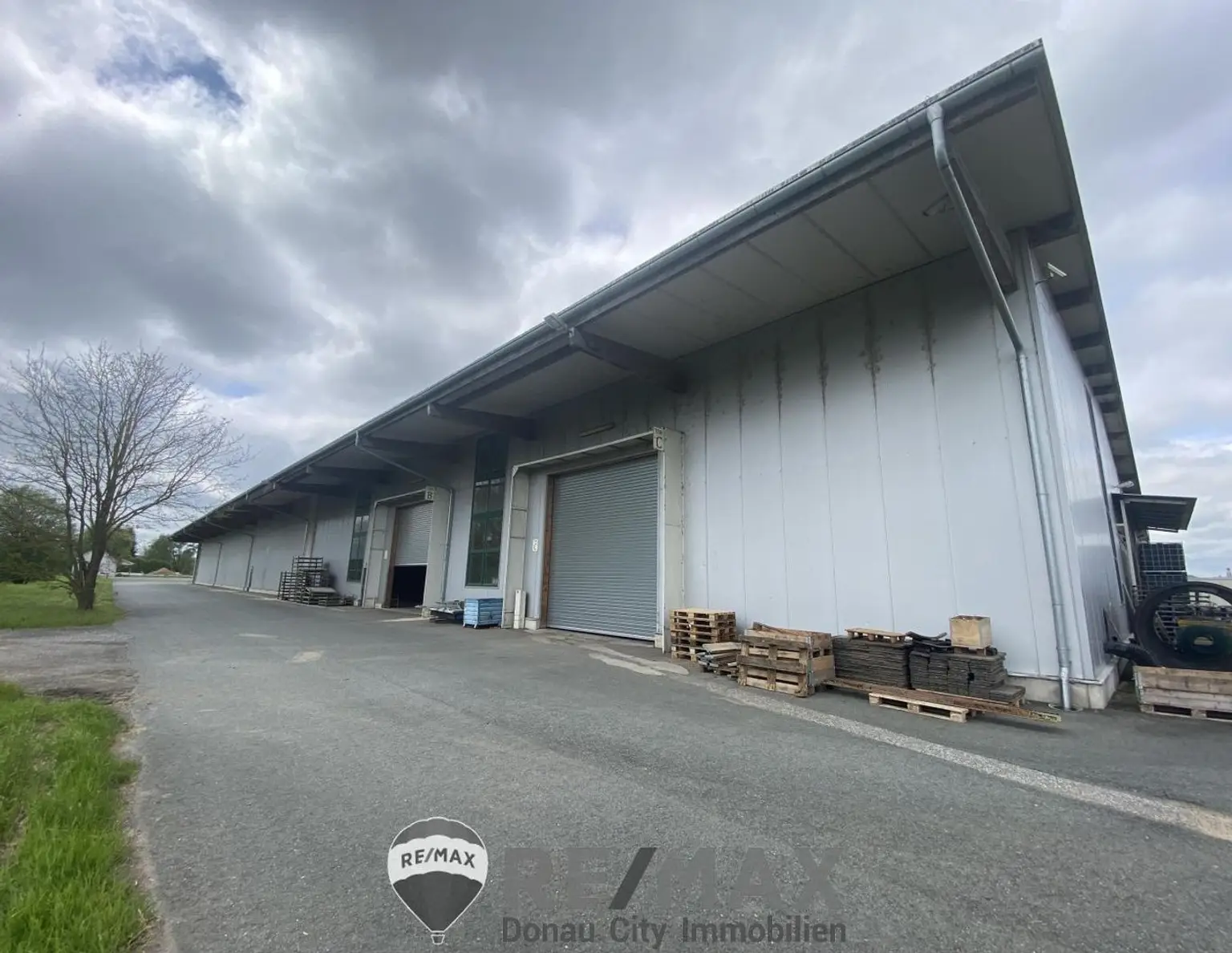 "2.500m² Halle für Industrie und Gewerbe"