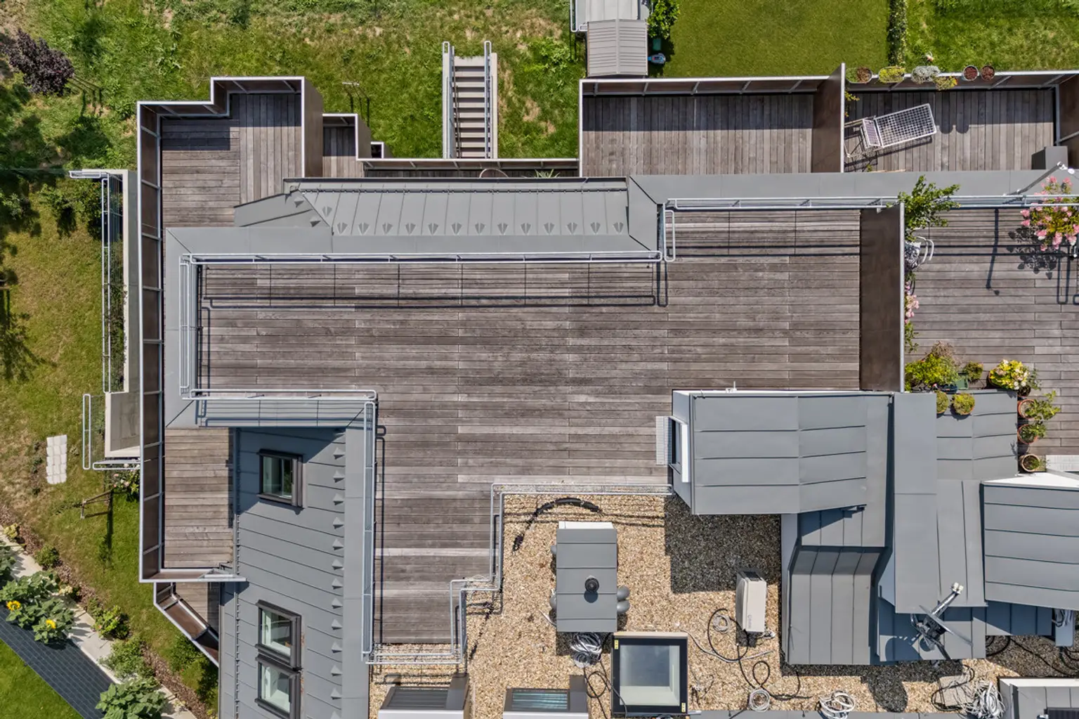 DG-Wohnung mit atemberaubender Dachterrasse in absoluter Grünruhelage