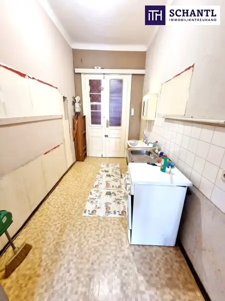 Ein kleiner Altbau mit großem Zukunftsplan! Sanierungsbedürftige Altbauwohnung mit toller Raumaufteilung + Traumhaft schönes Haus + Perfekte Infrastruktur und Anbindung! Jetzt zugreifen!