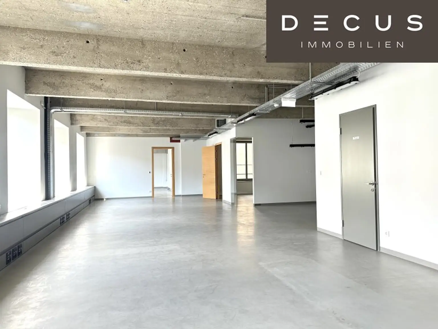 + + + Office-Lofts-FABRICATUR + + + hochmodernes Büro GEKÜHLT + + + 3 Räume + + + (RESERVIERT)