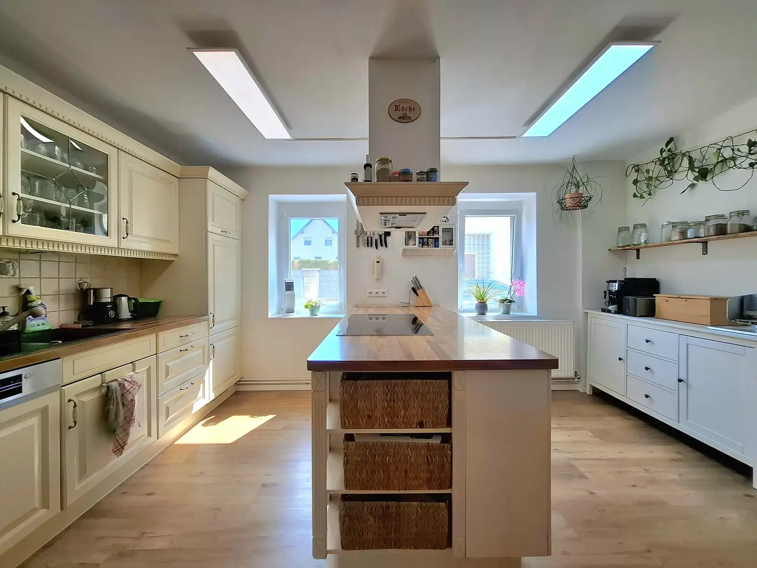 Vielseitig nutzbare Liegenschaft mit ausreichend Platz und herrlichem Blick auf die Hohe Wand