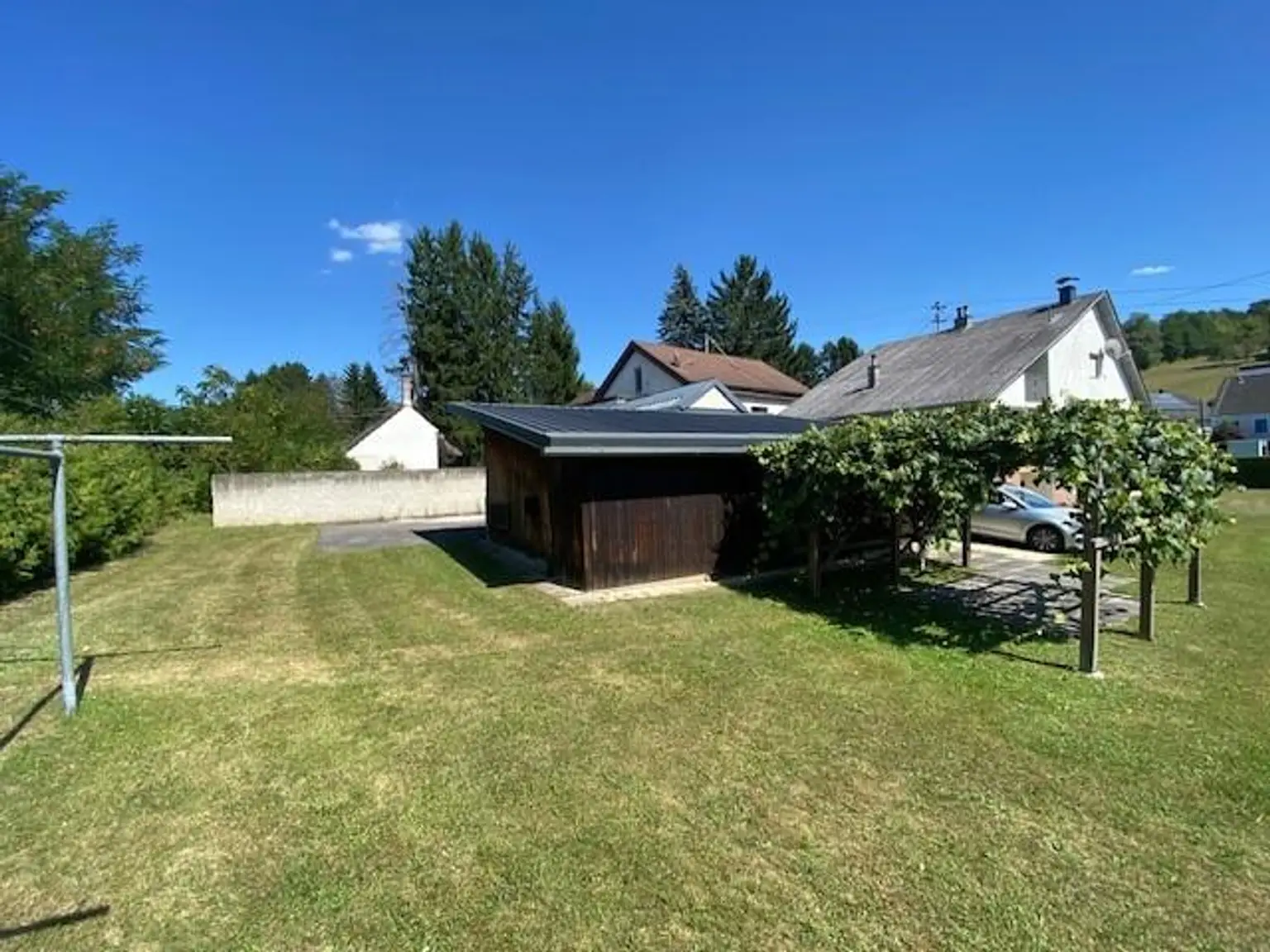 Wohnen & Wertanlage - Einfamilienhaus mit großem Garten/Baugrund in Olbendorf