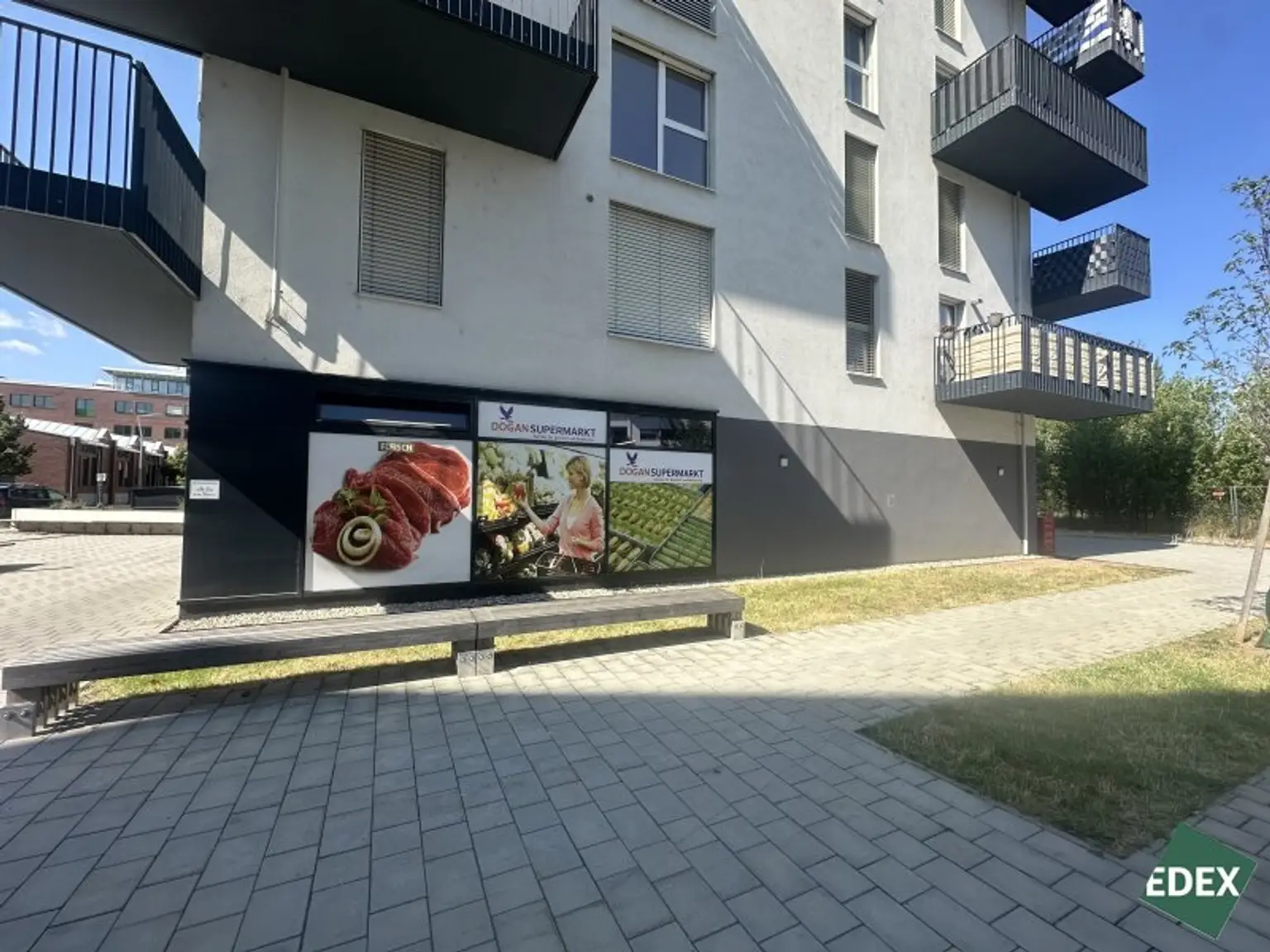 Moderne Gewerbefläche mit hoher Sichtbarkeit und flexibler Nutzung