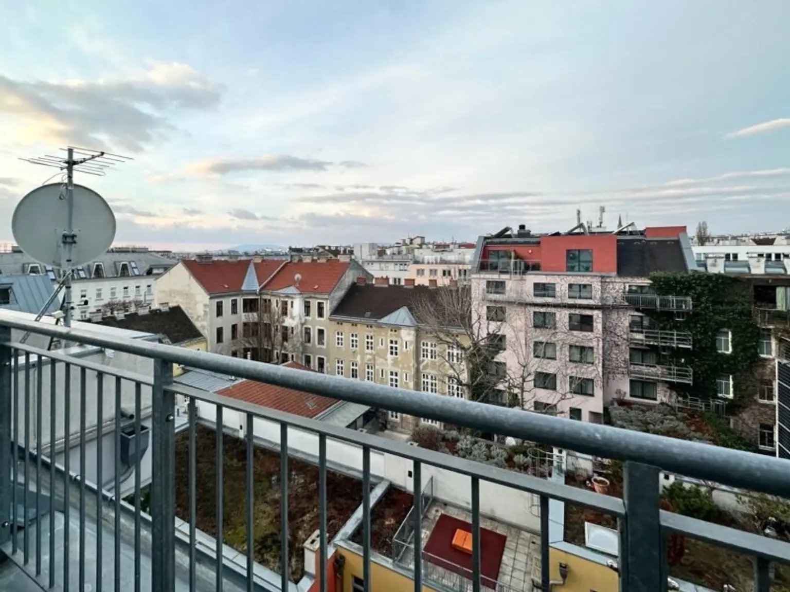 innenhofseitige Terrasse (Foto vom Abgeber)
