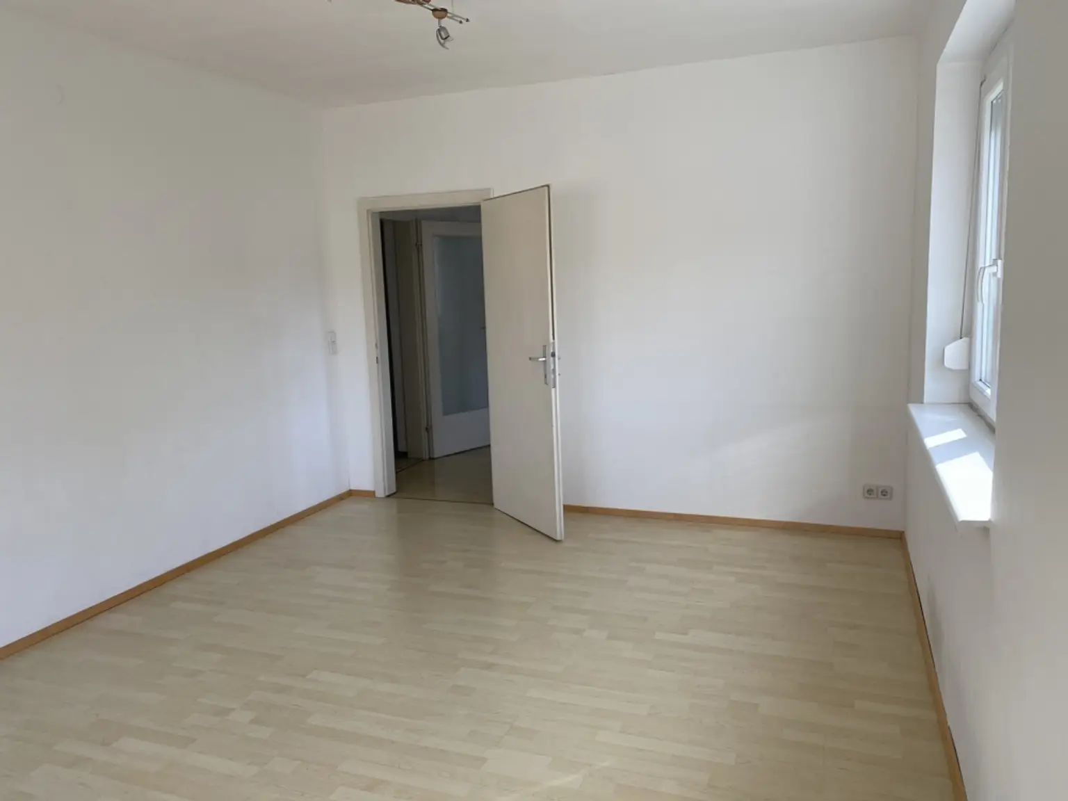 Erstbezug nach Kernsanierung – sonnige 3-Zimmer-Wohnung im Bezirk Lend!