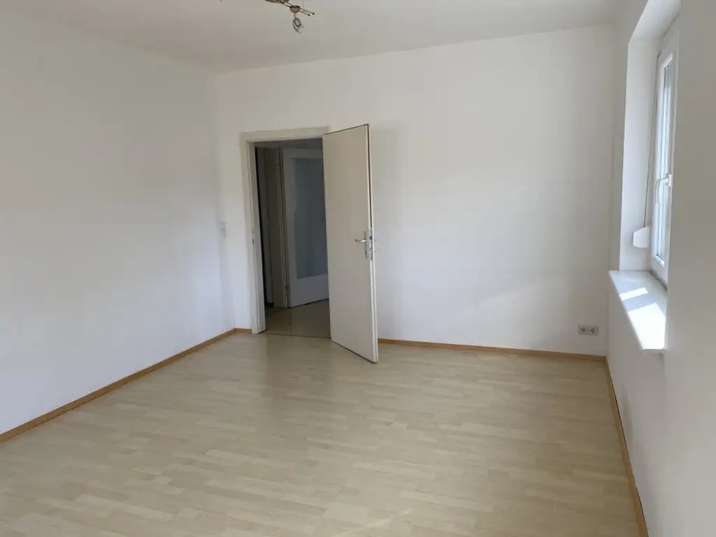 Erstbezug nach Kernsanierung – sonnige 3-Zimmer-Wohnung im Bezirk Lend!