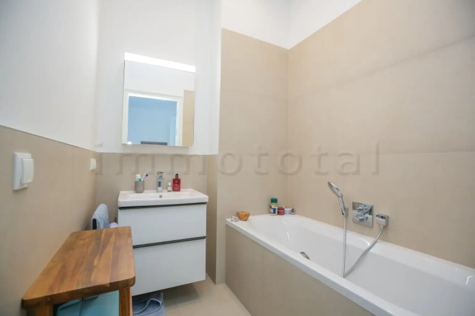 Fasanviertel: Moderne 3-Zimmer-Wohnung mit 2 Bädern und 21 m2 Südloggia, Erstbezug 2024