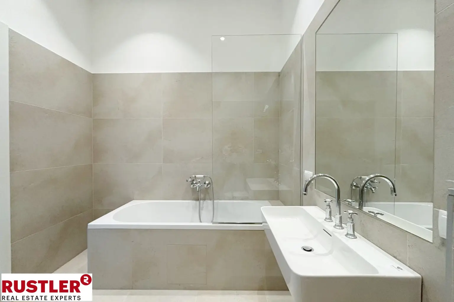 Stadtleben und Ruhe vereint: 2-Zimmer-Wohnung mit privater Innenhofterrasse