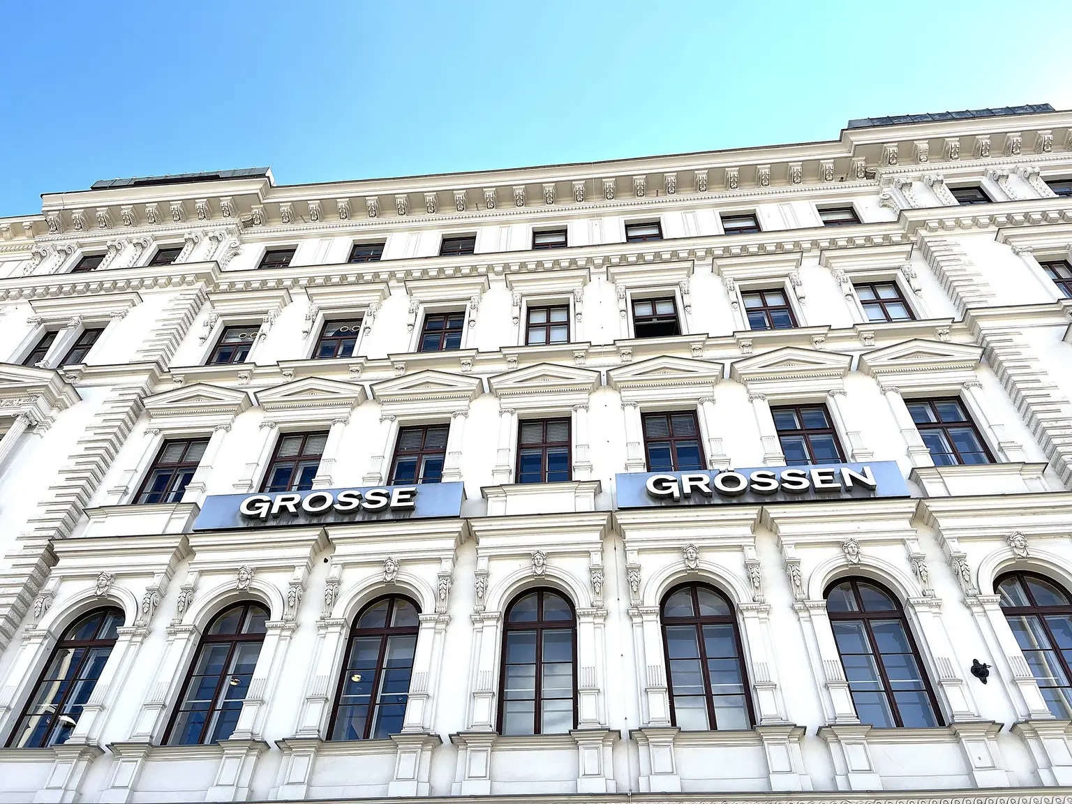 UNBEFRISTET: Prachtvolle, klimatisierte 5-Zimmer-Wohnung mit fantastischer Stadtaussicht / Beautiful air-conditioned 5-room flat with fantastic city view