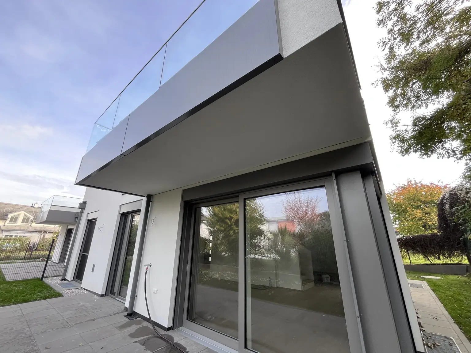 Erstbezug !!! Traumhafte Doppelhaushälfte -  mit 5 Zimmern, Garten, Wohnkeller und Stellplätzen!