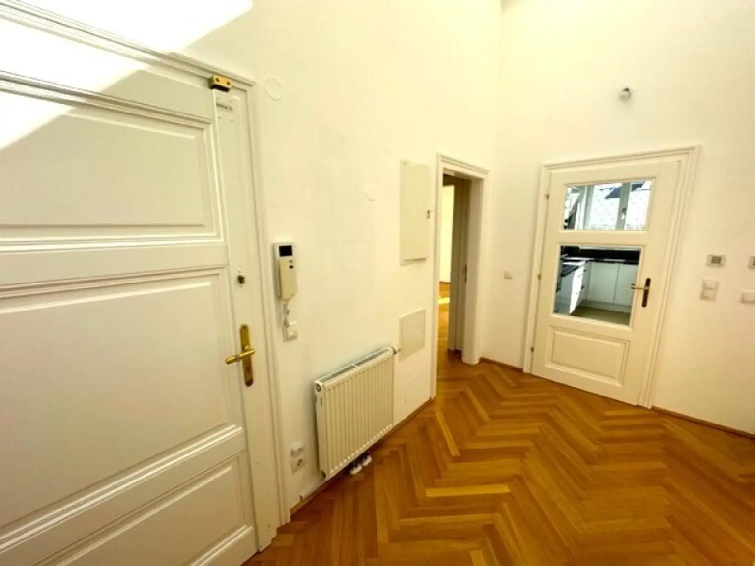 BÖRSE-NÄHE, klimatisiertes 98 m2 Dachgeschoss mit 9 m2 Terrasse, 3 Zimmer, Extraküche, 2 Bäder, Gonzagagasse
