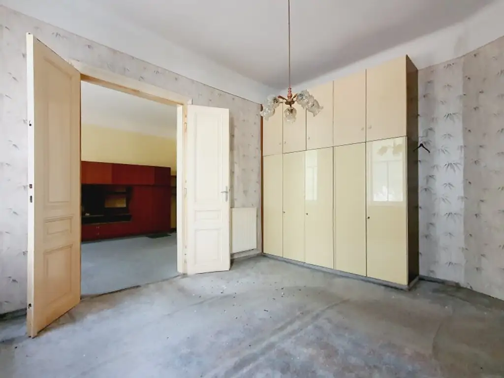 Unsanierte Wohnung in einem wunderschön sanierten Stilaltbau - Gaußplatz/Augarten