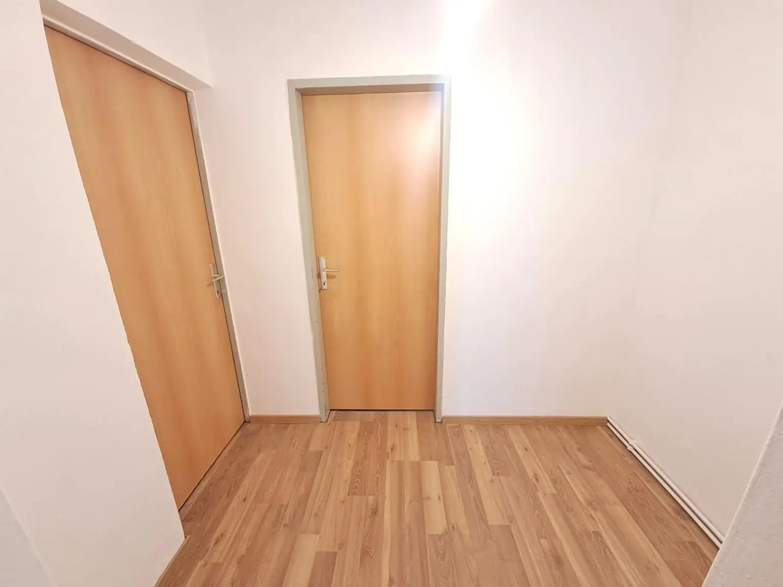 ZENTRUMSLAGE! Zinshaus mit 6 Wohneinheiten! 3 Wohnungen VERMIETET / 3 FREI und SANIERT