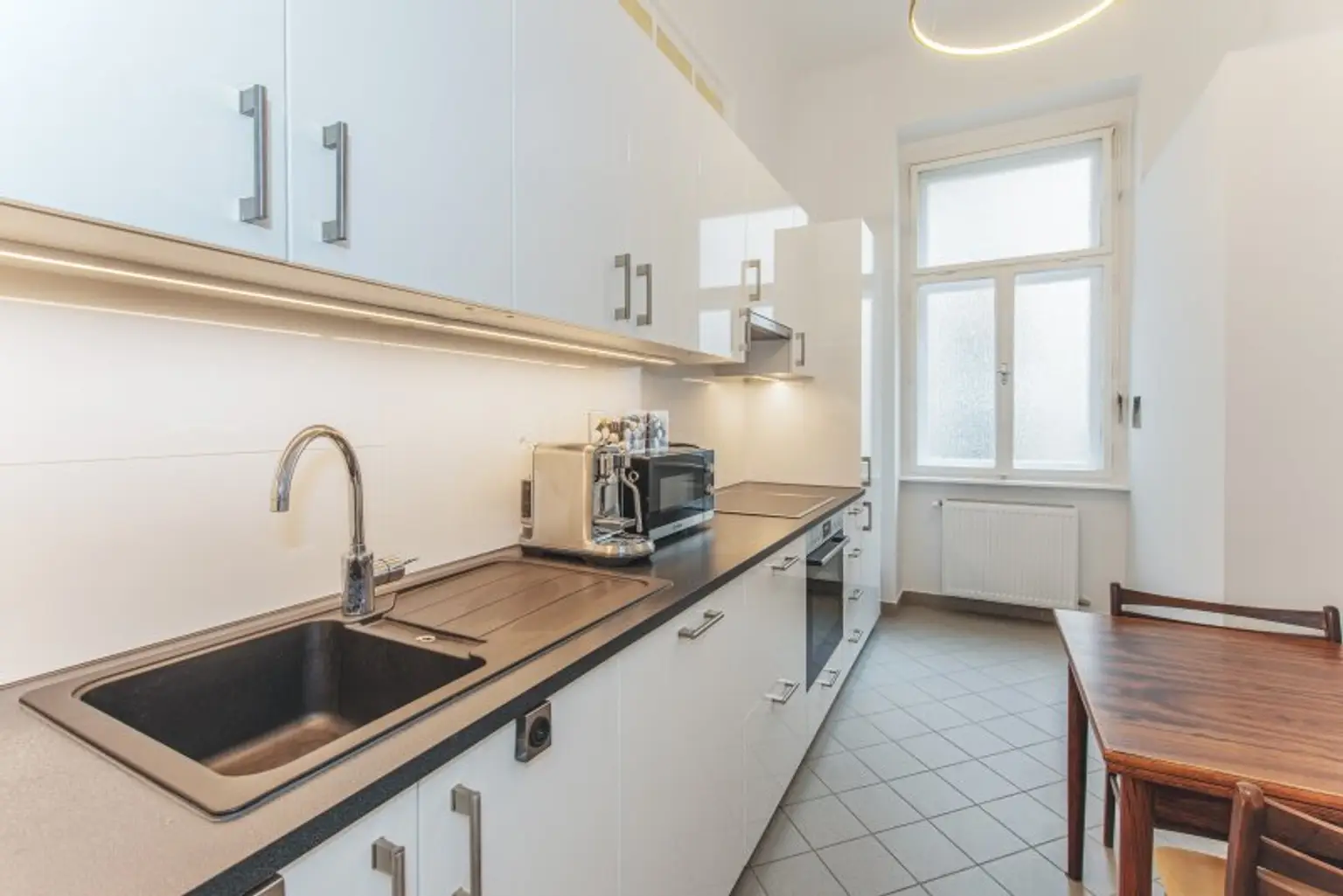 Provisionsfrei! All-In-Bürozimmer am Brahmsplatz als Untermiete!