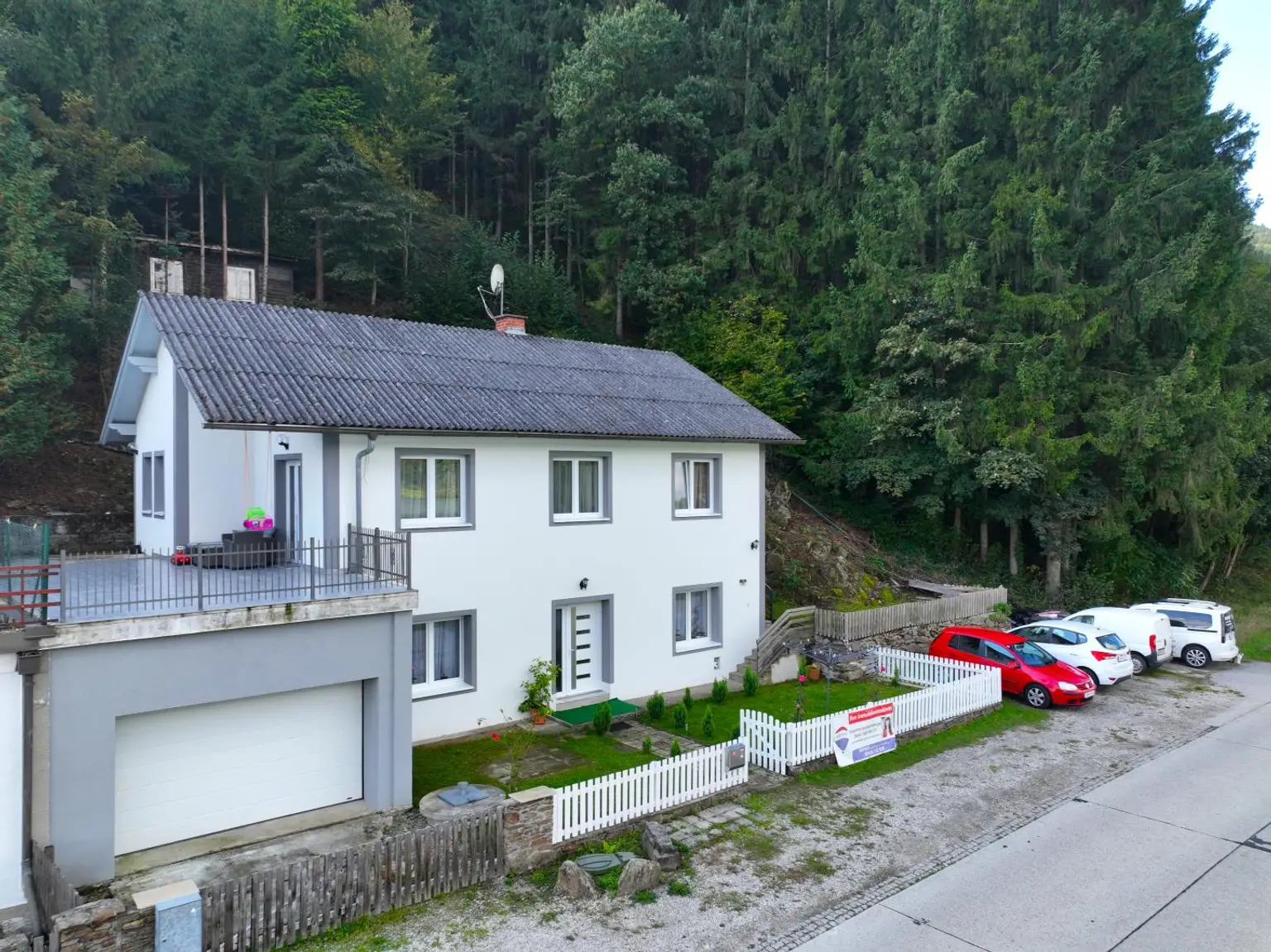 Wohnhaus mit zwei Einheiten und Donaublick