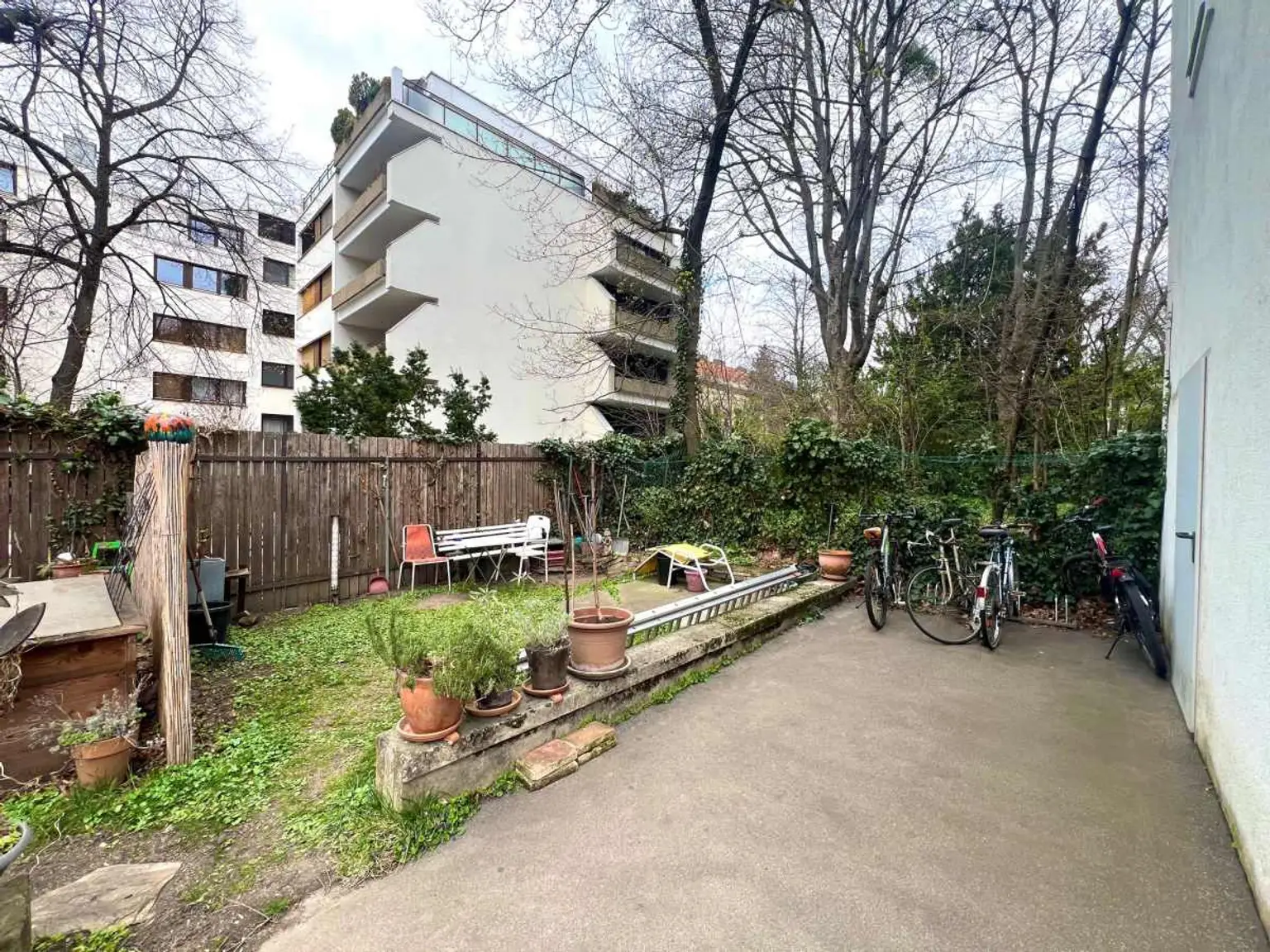 E | ++ NEU ++ SCHÖNE ZWEI  Zimmer mit TERRASSE - Altbau | Prima Service Immobilien