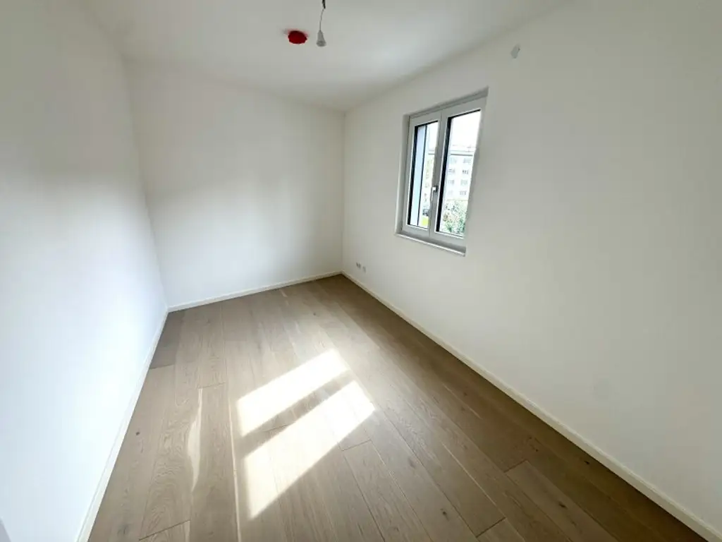 EIGENGRUND NÄHE ALTE DONAU – FREIFLÄCHEN - LUFTWÄRMEPUMPE – KELLER – GARAGE – U-BAHN!