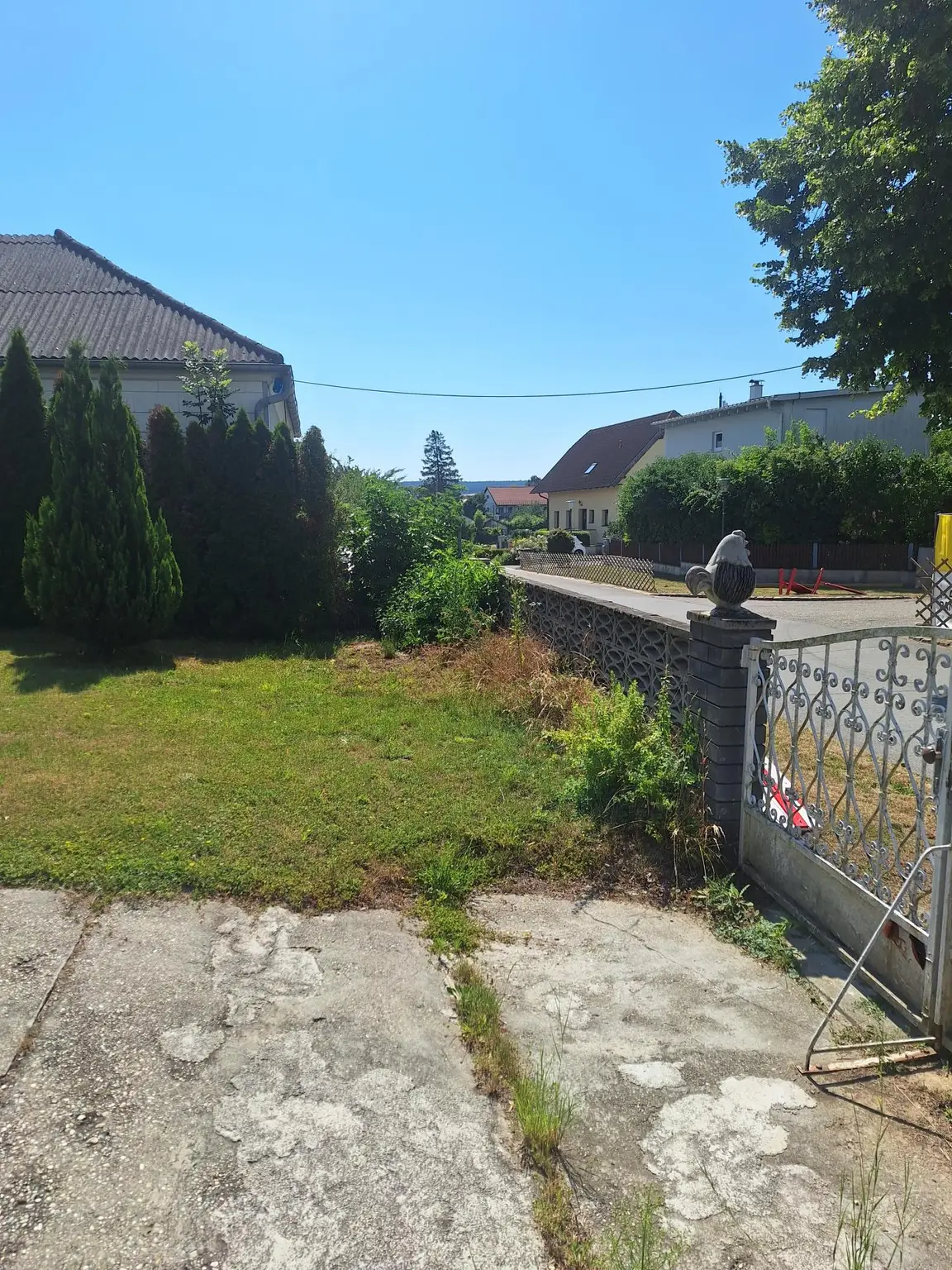 LIEBEVOLL SANIERTER BUNGALOW IN BEGEHRTER WOHNLAGE SAMT HOHER LEBENSQUALITÄT UND GUTER VERKEHRSANBINDUNG