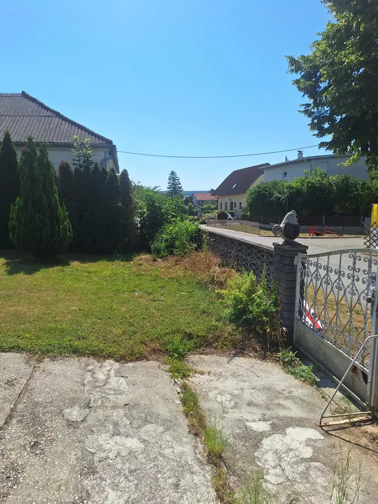 LIEBEVOLL SANIERTER BUNGALOW IN BEGEHRTER WOHNLAGE SAMT HOHER LEBENSQUALITÄT UND GUTER VERKEHRSANBINDUNG