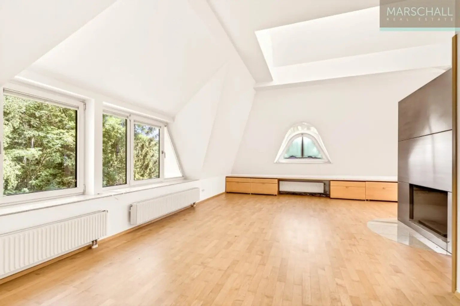 Elegantes Anwesen mit großzügigem Grundbesitz (11.045 m²) zur Vermietung