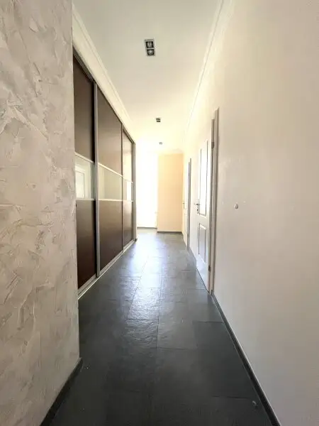 Altbau-Flair mit Balkon -   2-Zimmer Wohnung  - in Naschmarktnähe!