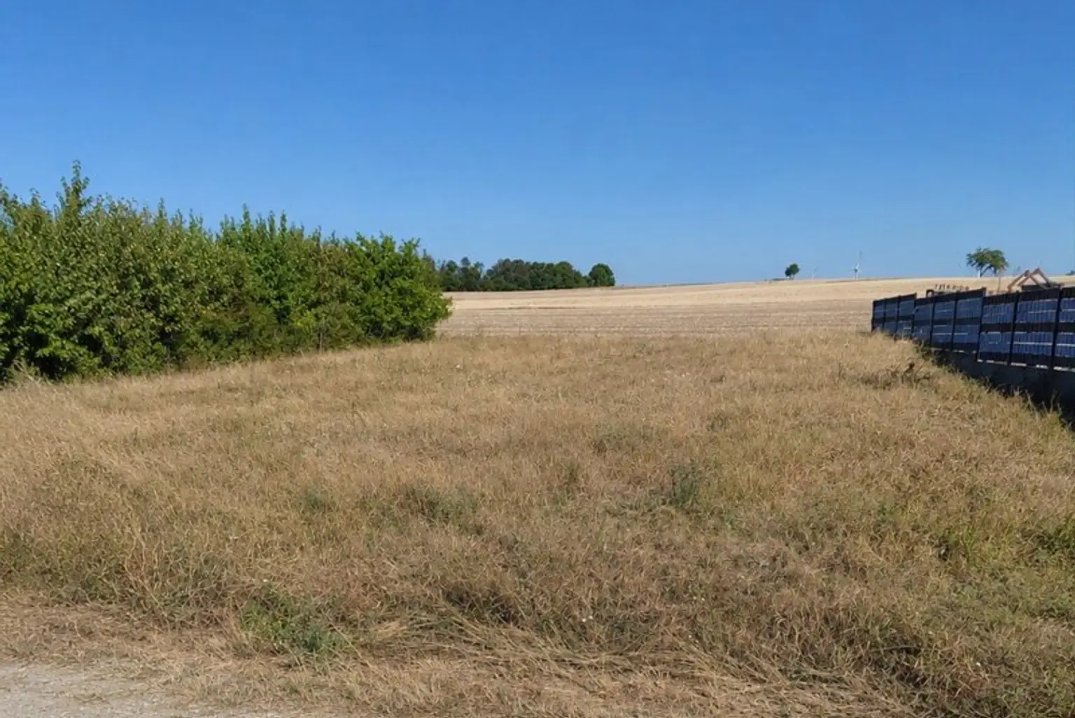 Grundstück - Ansicht Strasse