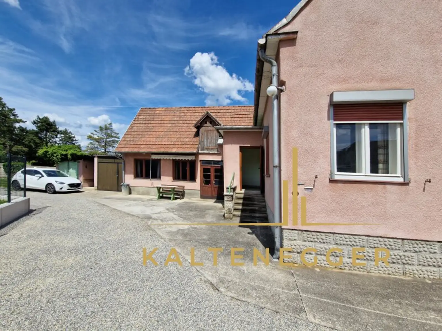 Haus mit ehemaligen Heurigenlokal