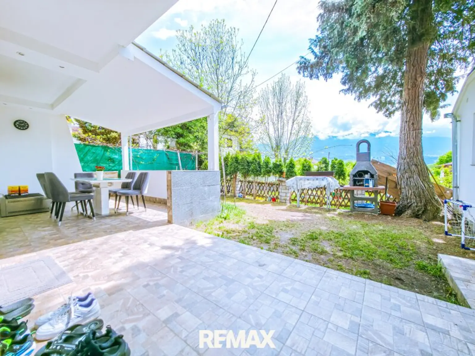 Terrasse mit Garten