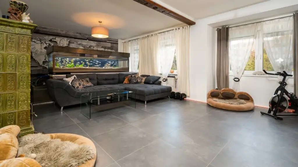 Paradies-Liebhaber aufgepasst! Detailreiches Ein oder Mehrfamilienhaus!