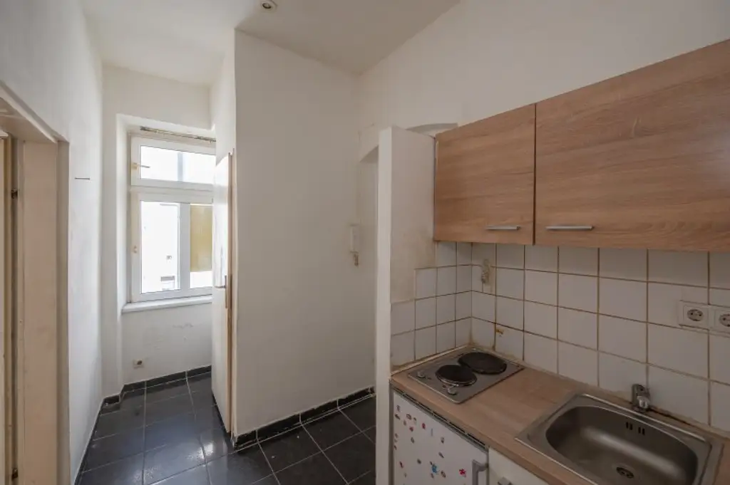 ++NEU++ Sanierungsbedürftige 1-Zimmer Altbau-Wohnung, viel Potenzial! Augartennähe!