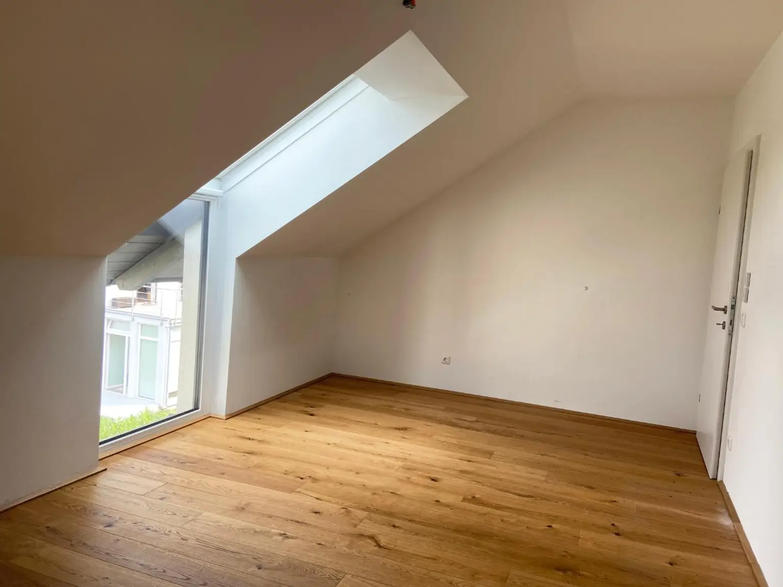 Moderne Dachgeschosswohnung inkl. Einbauküche und Loggia - Top A08