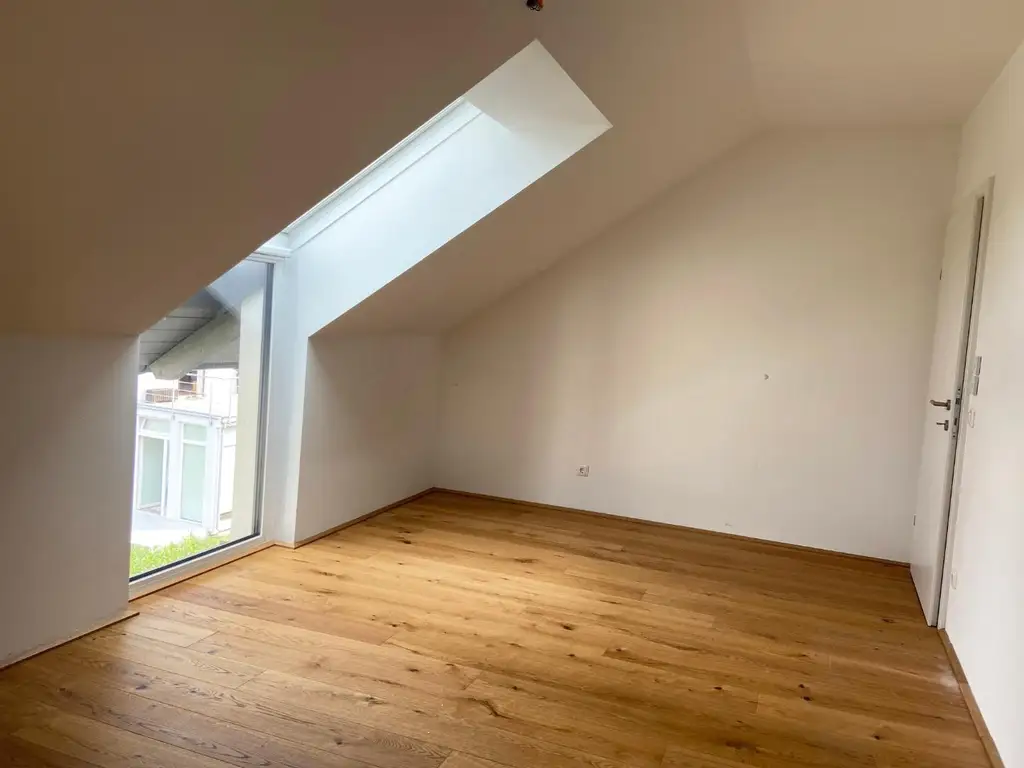 Moderne Dachgeschosswohnung inkl. Einbauküche und Loggia - Top A08