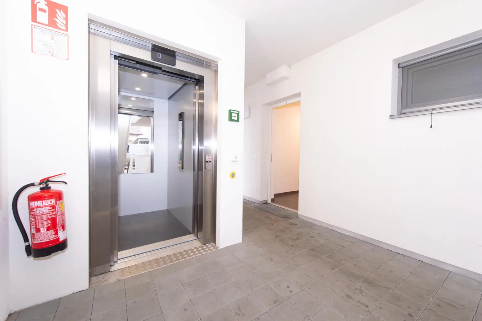 Fontanestraße 8 -33